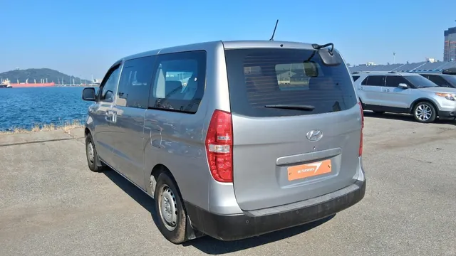 2018 Hyundai Starex 12-seat Standard, photo 3 of 8