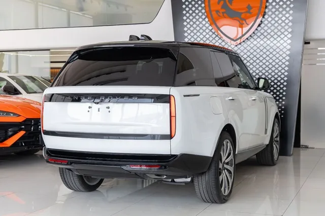 2026 Land Rover Range Rover HSE P400, photo 4 of 8