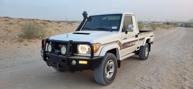 2017 Toyota Land Cruiser 79 Pickup 4.5 V8 diesel 4WD, photo 6 of 9