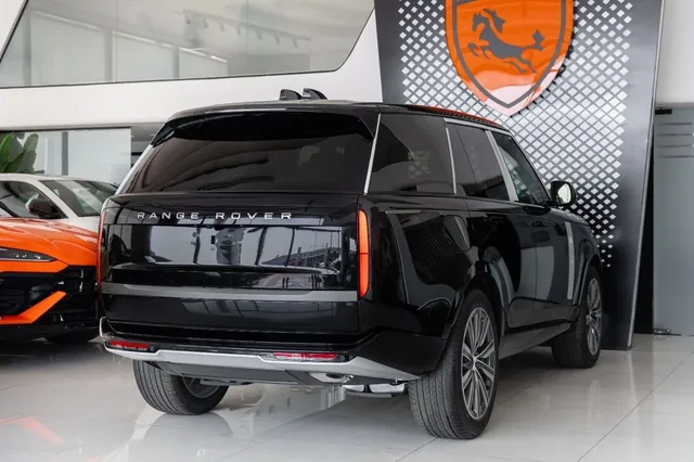 2026 Land Rover Range Rover SE P360, photo 6 of 9