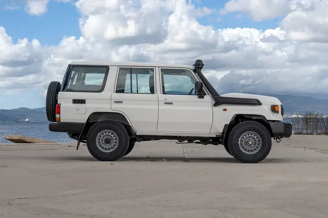 2026 Toyota Land Cruiser 76 Wagon full specification, photo 3 of 7