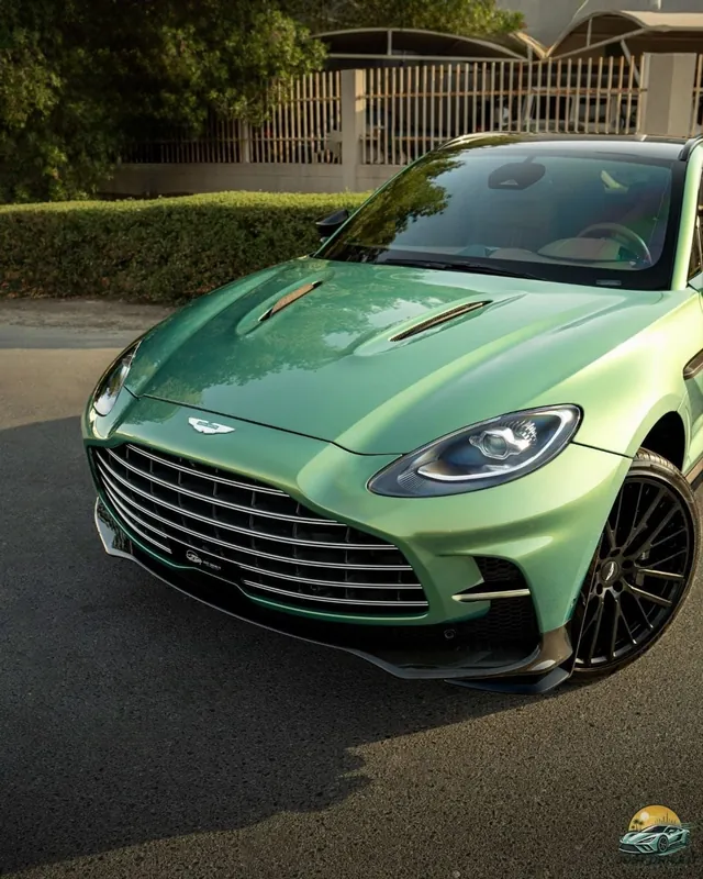 2025 Aston Martin DBX707 V8, photo 3 of 6