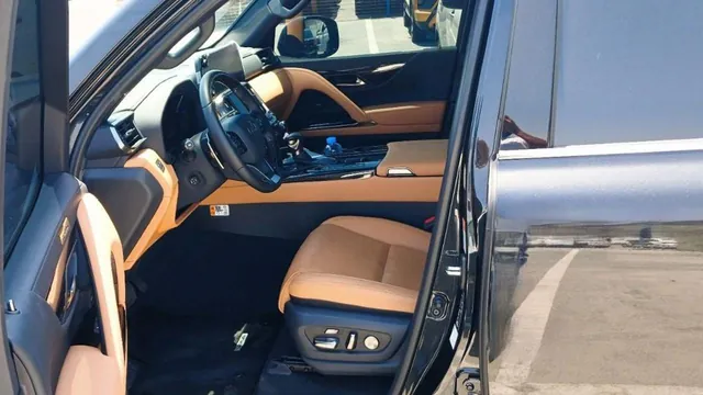 2025 Lexus LX 600 Signature 3.5, photo 4 of 9
