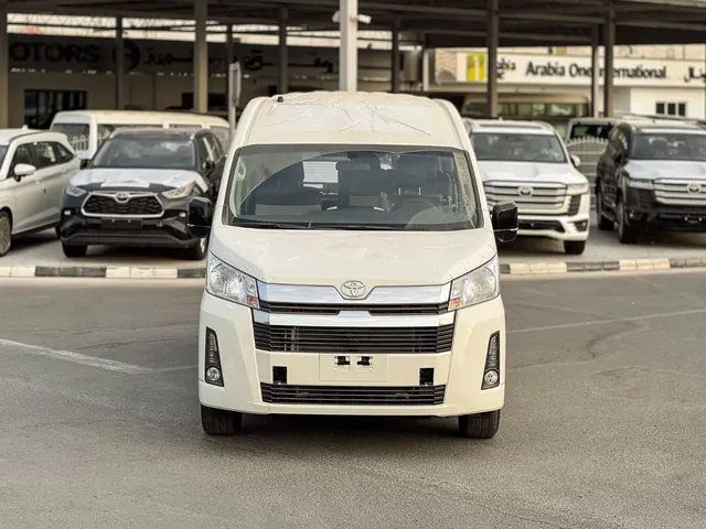2026 Toyota Hiace GL 3.5, photo 2 of 8