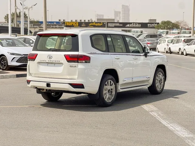 2026 Toyota Land Cruiser 300 GXR 4.0, photo 5 of 9