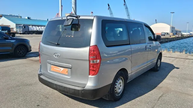 2018 Hyundai Starex 12-seat Standard, photo 5 of 8