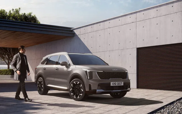 2026 Kia Sorento EX, photo 1 of 6