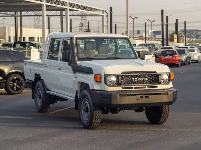 2026 Toyota Land Cruiser 79 Double Cab LX 2.8 diesel, diff lock, photo 2 of 8