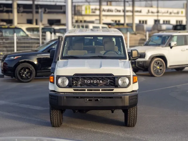2026 Toyota Land Cruiser 79 Double Cab LX 2.8 diesel, diff lock, photo 1 of 8