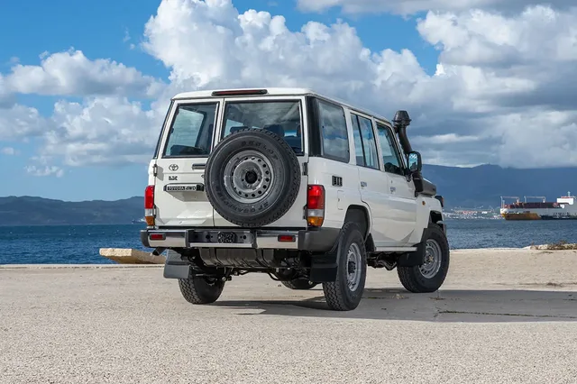 2026 Toyota Land Cruiser 76 Wagon full specification, photo 4 of 7