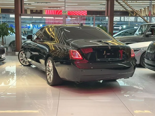 2023 Rolls-Royce Ghost Black Badge, photo 4 of 8