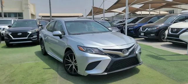 2018 Toyota Camry SE 2.5, photo 4 of 8