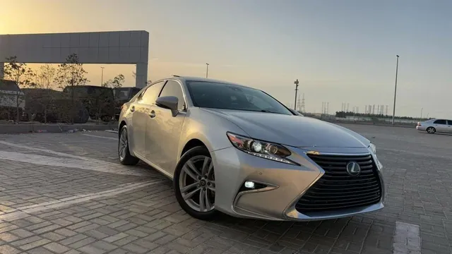 2016 Lexus ES 350 3.5 V6, photo 4 of 9