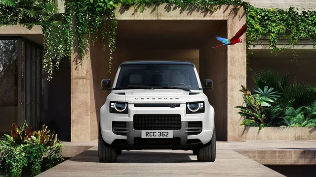 2026 Land Rover Defender 90 X-Dynamic HSE P400, photo 4 of 7