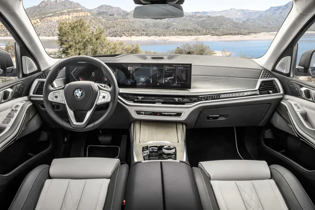 2026 BMW X7 xDrive40i M Sport Pro, photo 7 of 8