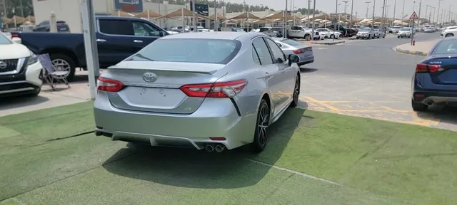 2018 Toyota Camry SE 2.5, photo 8 of 8