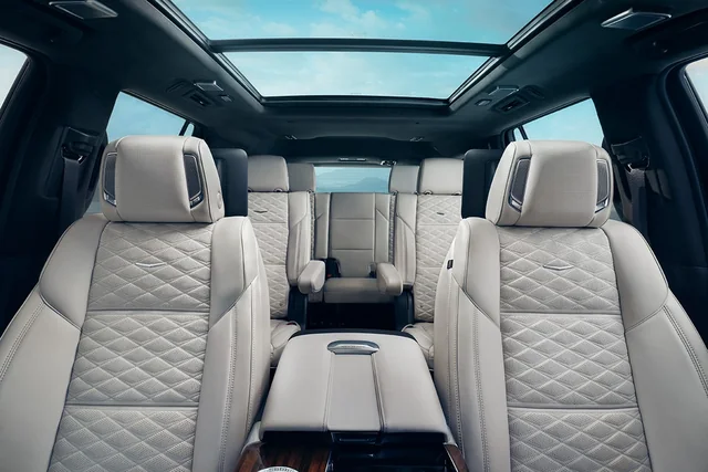 2026 Cadillac Escalade Premium Luxury, photo 6 of 7