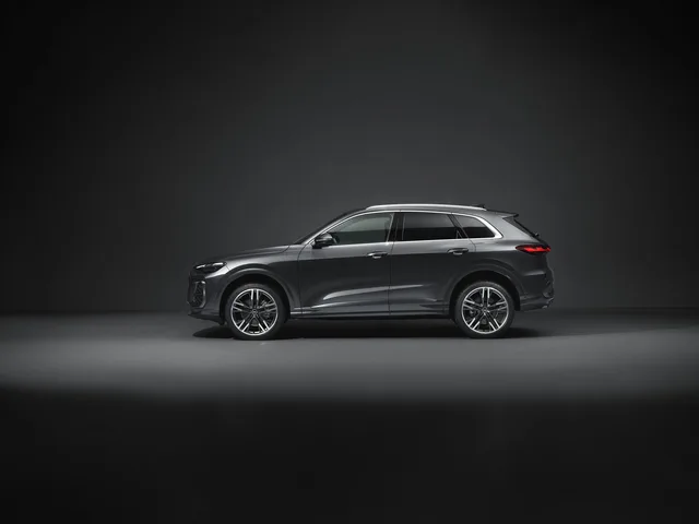 2025 Audi Q5 TFSI quattro S tronic (150 kW), photo 2 of 8