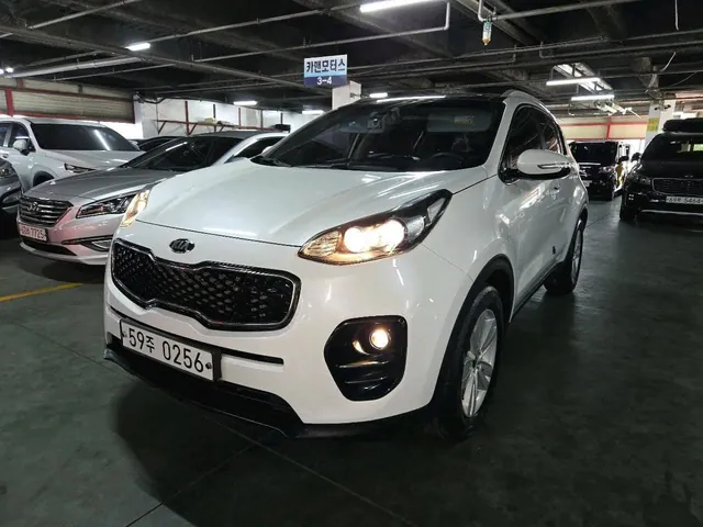 2016 Kia Sportage Standard, photo 1 of 10