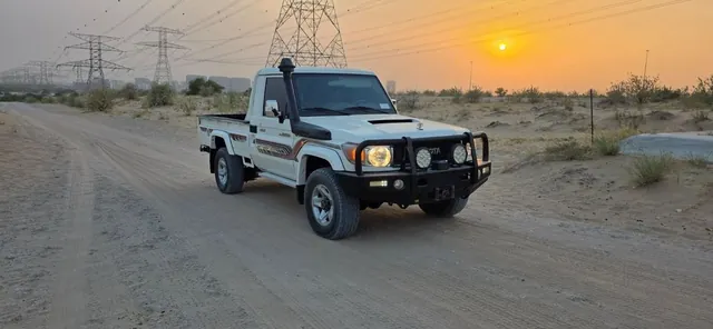 2017 Toyota Land Cruiser 79 Pickup 4.5 V8 diesel 4WD, photo 1 of 9