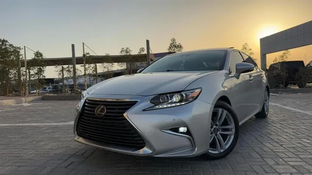 2016 Lexus ES 350 3.5 V6, photo 2 of 9