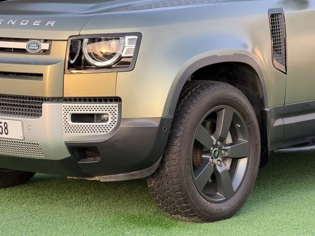 2020 Land Rover Defender P400, photo 6 of 7