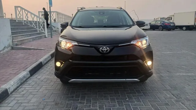 2018 Toyota RAV4 XLE 2.5, photo 3 of 10
