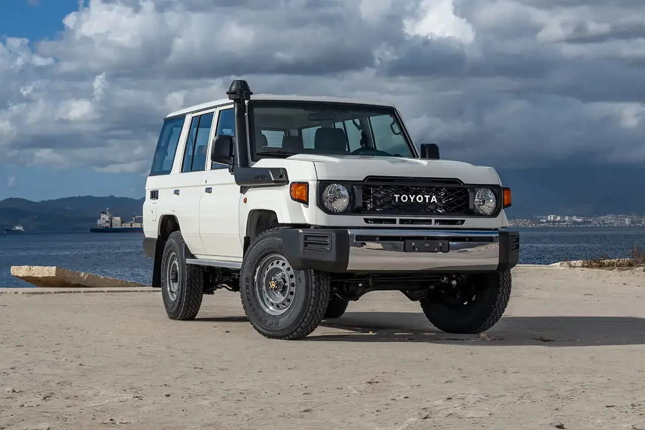 2026 Toyota Land Cruiser 76 Wagon full specification, photo 1 of 7