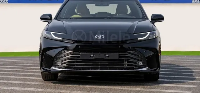 2025 Toyota Camry LE Hybrid, photo 1 of 9
