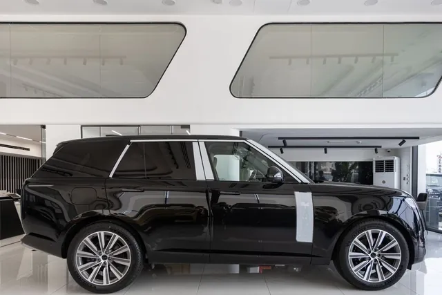 2026 Land Rover Range Rover SE P360, photo 7 of 9