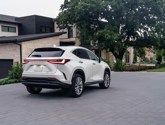 2026 Lexus NX 350 Premier 2.4L Turbo AWD, photo 2 of 6