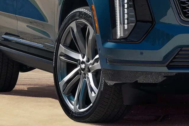 2026 Cadillac Escalade Premium Luxury, photo 4 of 7