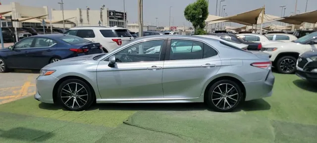 2018 Toyota Camry SE 2.5, photo 6 of 8