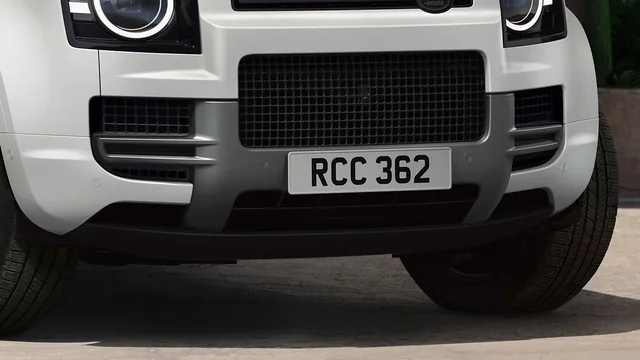 2026 Land Rover Defender 90 X-Dynamic HSE P400, photo 7 of 7