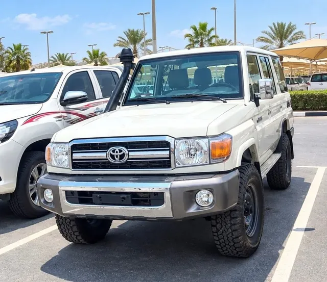 2019 Toyota Land Cruiser 76 Hardtop Standard, photo 2 of 10