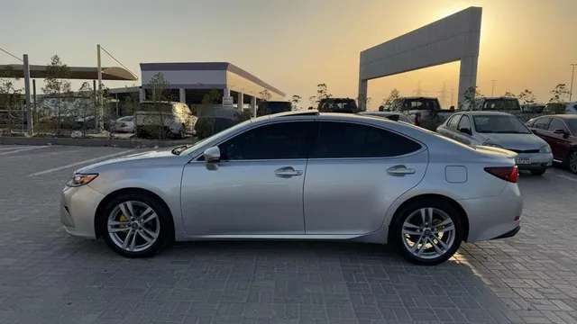2016 Lexus ES 350 3.5 V6, photo 6 of 9