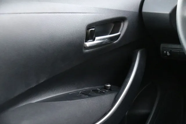 2026 Toyota Corolla XLI HEV, photo 5 of 10