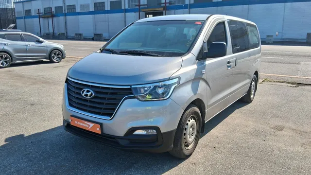 2018 Hyundai Starex 12-seat Standard, photo 1 of 8