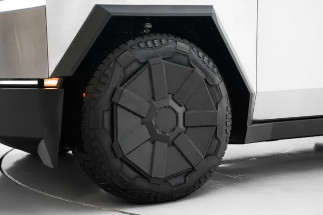 2024 Tesla Cybertruck Foundation Series Cyberbeast (LWD-098), photo 10 of 10
