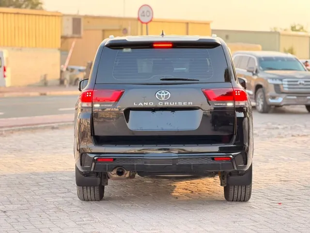 2022 Toyota Land Cruiser 300 GXR 4.0 V6, photo 6 of 10