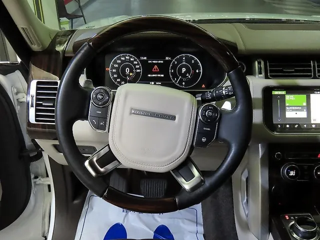 2017 Land Rover Range Rover 4.4 diesel, photo 8 of 10