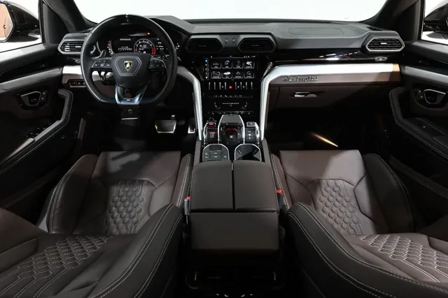 2023 Lamborghini Urus S, photo 6 of 8