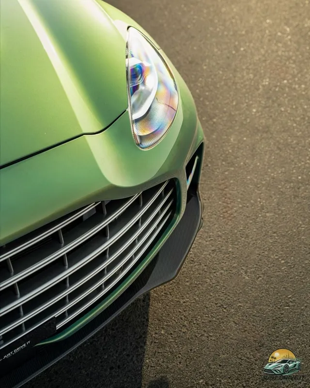 2025 Aston Martin DBX707 V8, photo 5 of 6