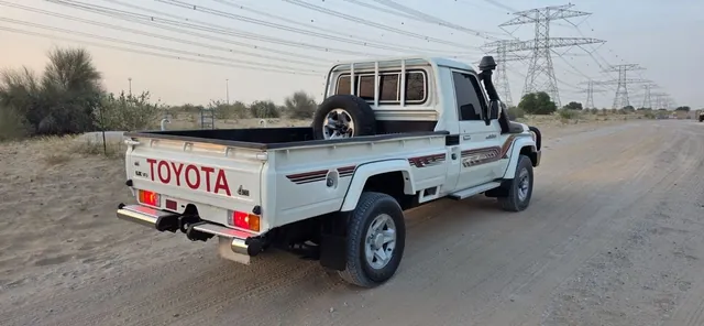 2017 Toyota Land Cruiser 79 Pickup 4.5 V8 diesel 4WD, photo 3 of 9