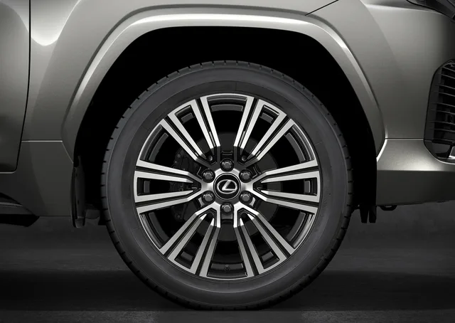 2026 Lexus LX600 Signature, photo 6 of 6