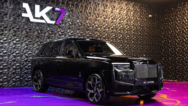 2024 Rolls-Royce Cullinan Black Badge, photo 1 of 10