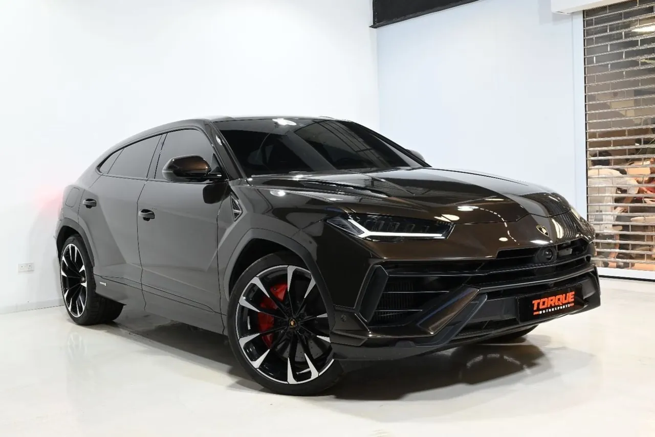 2023 Lamborghini Urus, photo 1 of 10 of this vehicle