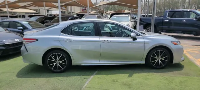 2018 Toyota Camry SE 2.5, photo 7 of 8