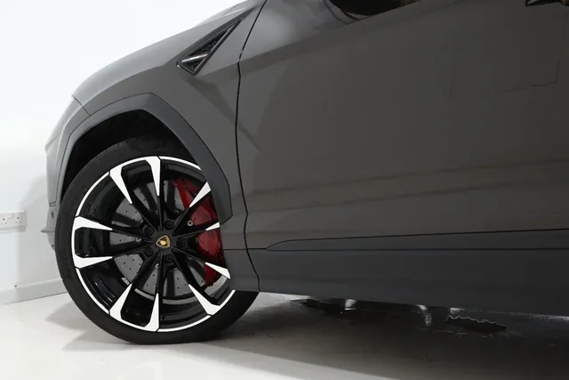 2023 Lamborghini Urus, photo 7 of 10 of this vehicle