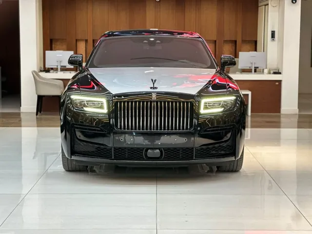 2023 Rolls-Royce Ghost Black Badge, photo 2 of 8